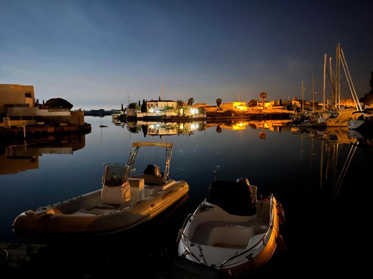 Blau Apartamento Frente A Los Canales Y Las Puestas De Sol De Roses Dış mekan fotoğraf