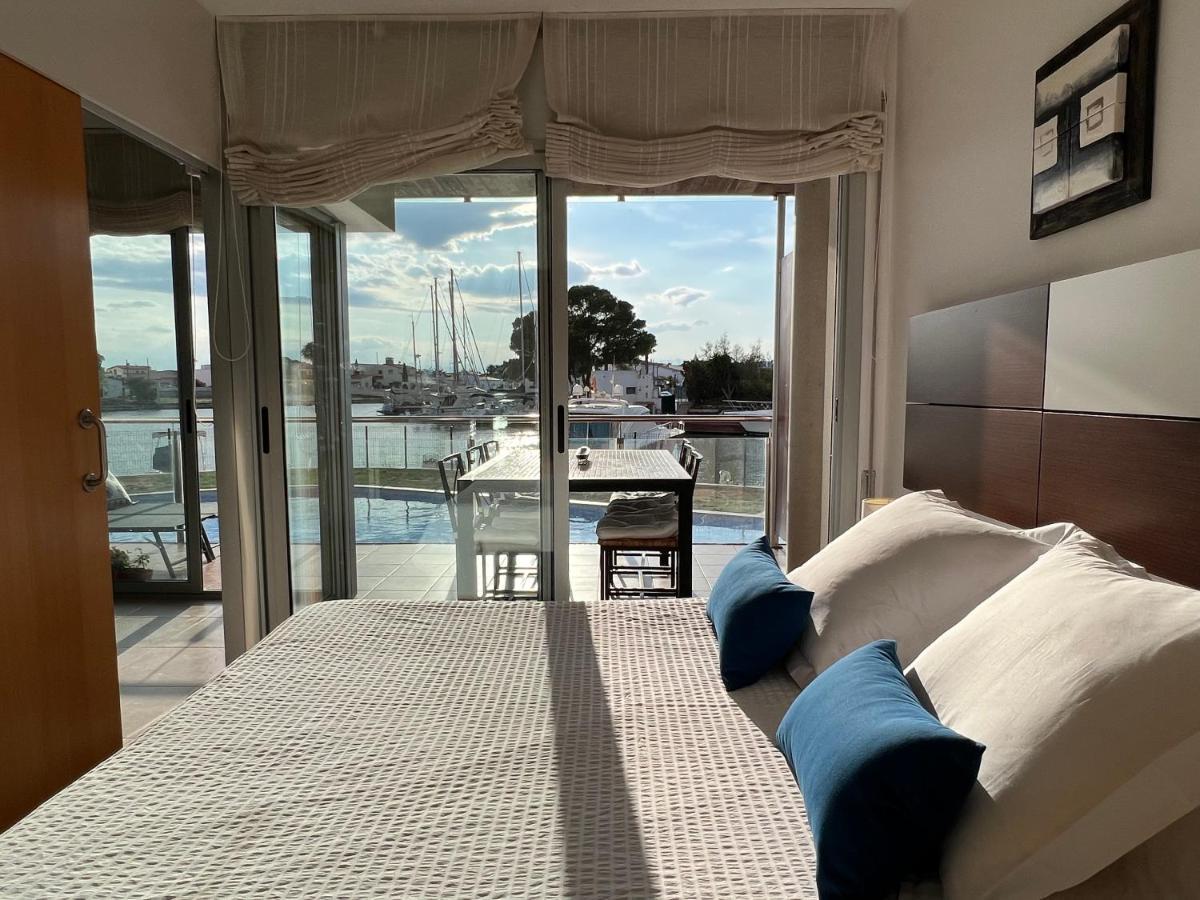 Blau Apartamento Frente A Los Canales Y Las Puestas De Sol De Roses Dış mekan fotoğraf