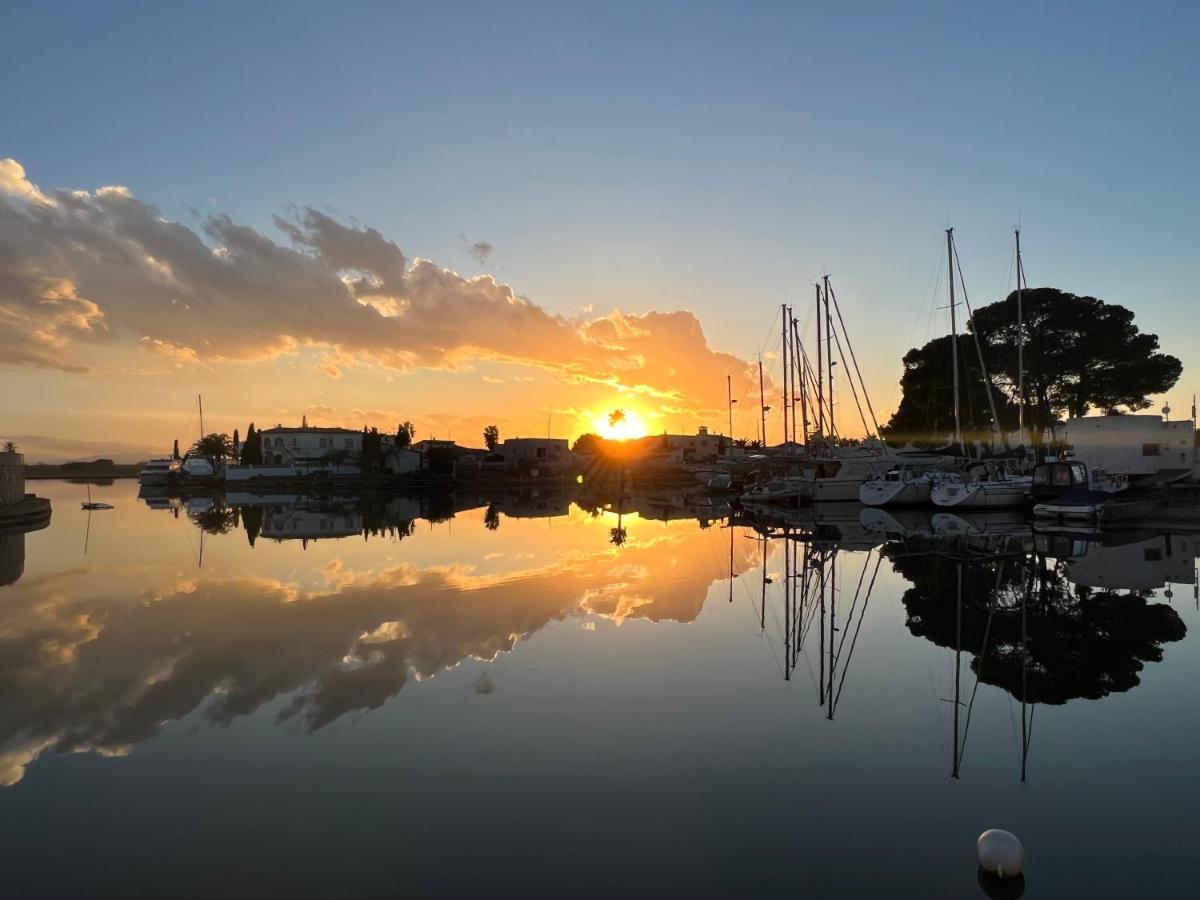 Blau Apartamento Frente A Los Canales Y Las Puestas De Sol De Roses Dış mekan fotoğraf
