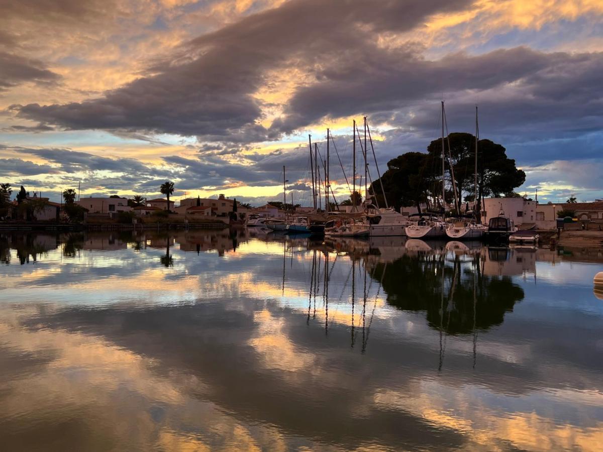 Blau Apartamento Frente A Los Canales Y Las Puestas De Sol De Roses Dış mekan fotoğraf