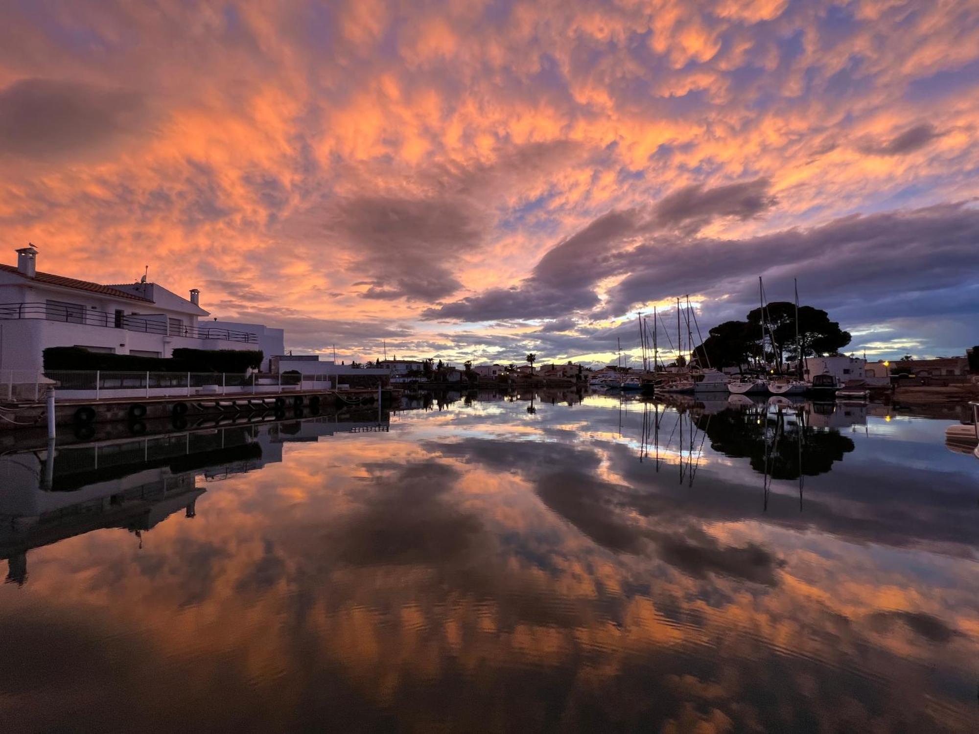 Blau Apartamento Frente A Los Canales Y Las Puestas De Sol De Roses Dış mekan fotoğraf