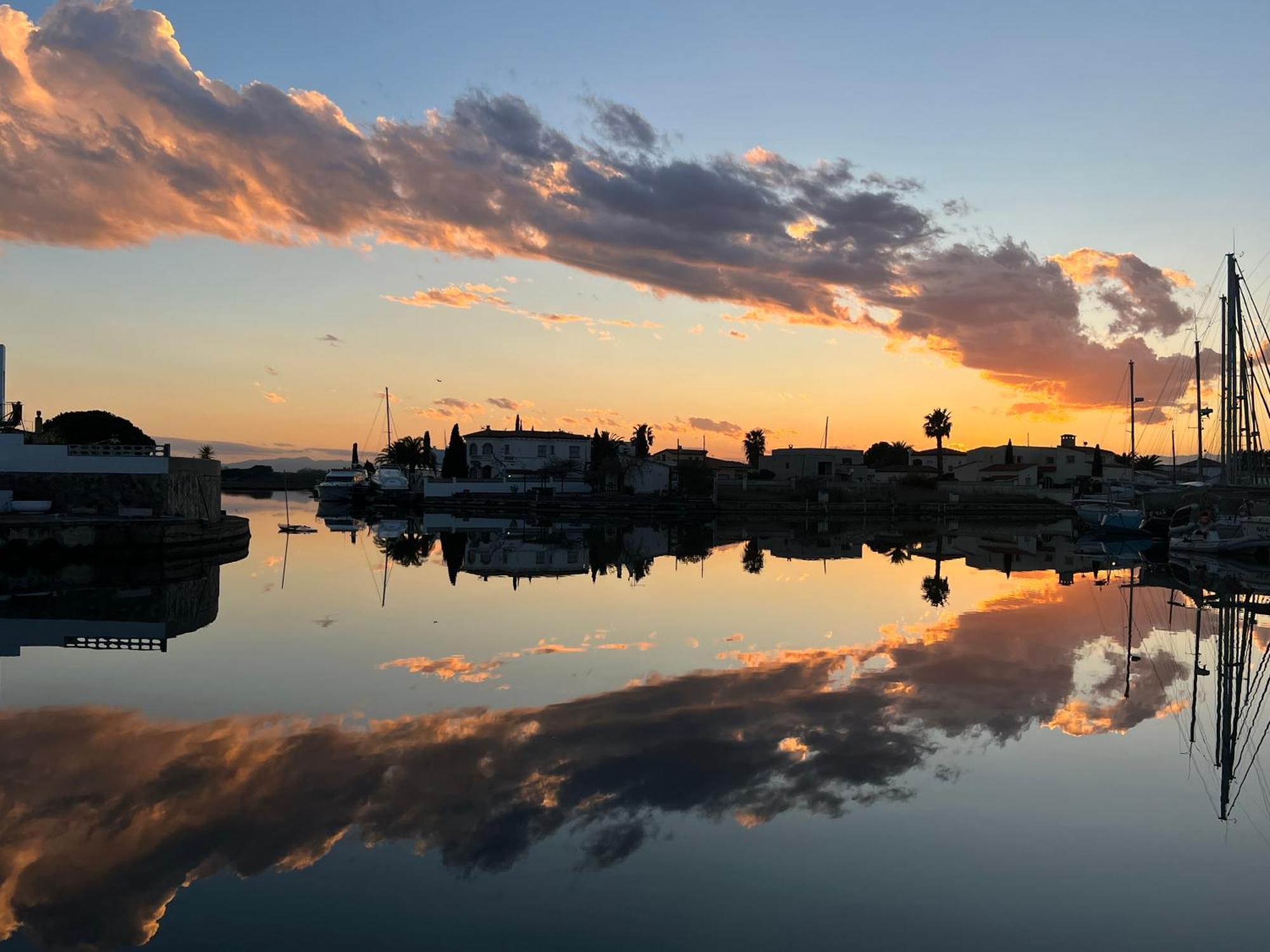 Blau Apartamento Frente A Los Canales Y Las Puestas De Sol De Roses Dış mekan fotoğraf