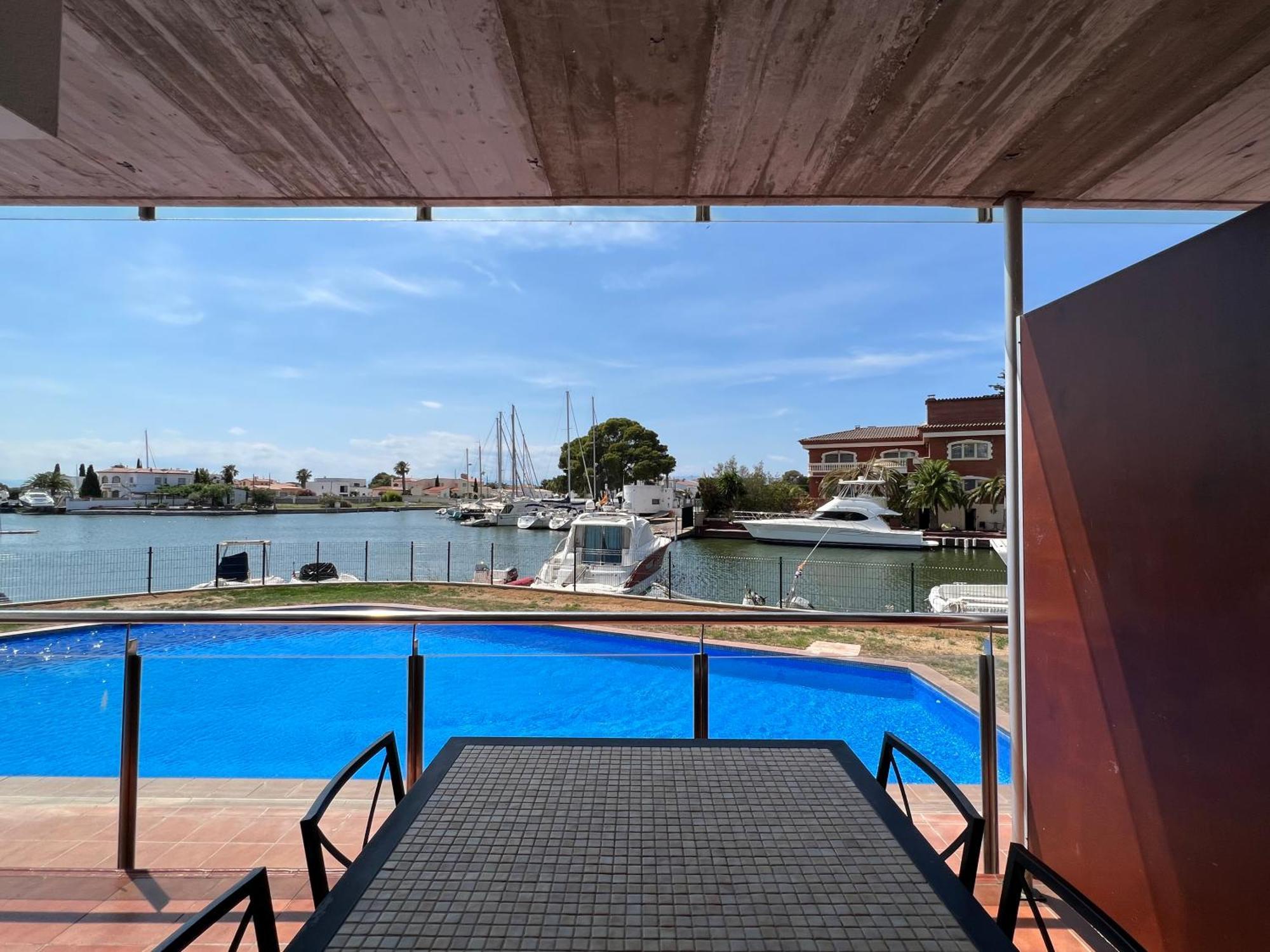 Blau Apartamento Frente A Los Canales Y Las Puestas De Sol De Roses Dış mekan fotoğraf